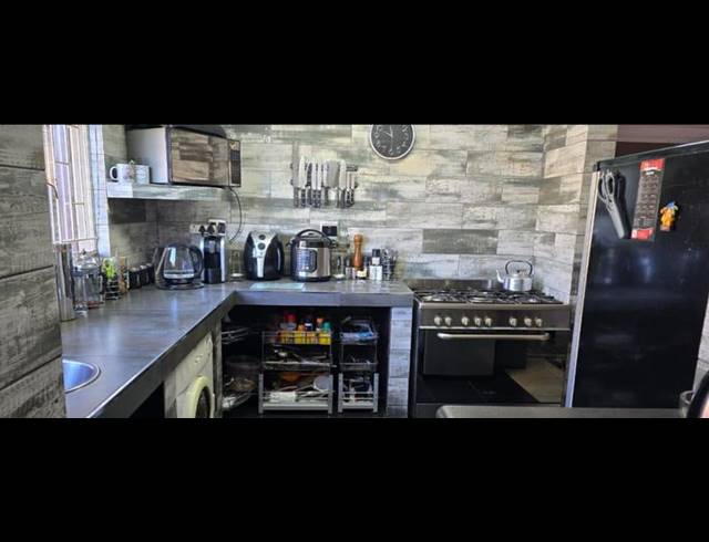 4 BEDROOM HOUSE FOR SALE IN MAYBERRY PARK